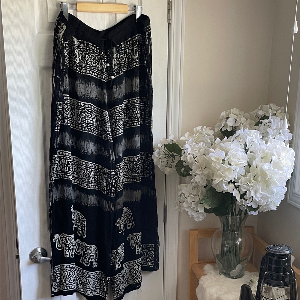 Black & White Ethnic Elephant Patterned Lightweight Beautiful Pants
